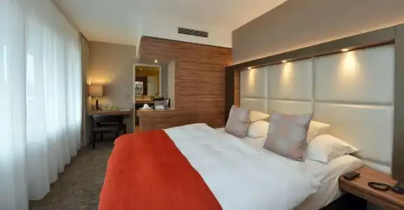 Best Western Plus Delta Park - 76