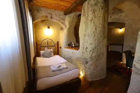 Sarnich Cave Suites - 63