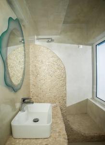 Roula Villa Studios & Apartments - 195
