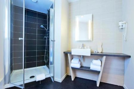 Kyriad Prestige Vannes Centre – Palais Des Arts - 83