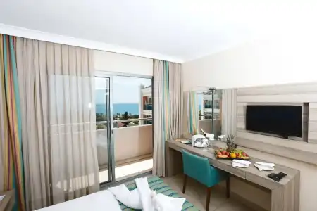 Insula Resort & Spa - 4