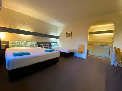 Mahogany Motel - 33