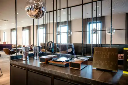 Motel One Berlin - Potsdamer Platz - 7