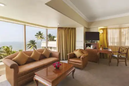 Ramada Plaza by Wyndham Palm Grove - 5