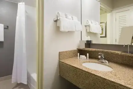 Courtyard by Marriott Wilmington / Wrightsville Beach - 21