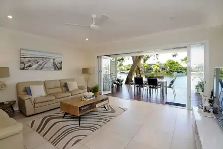 Noosa Entrance Waterfront Resort - 361