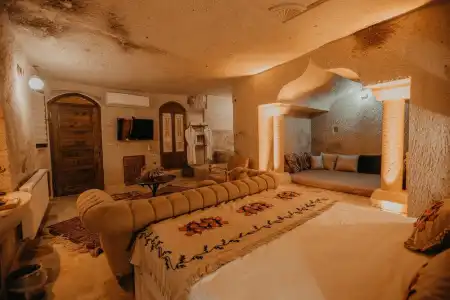Serenus Cave Suites - 42