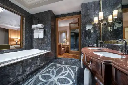 The Ritz-Carlton Jakarta, Mega Kuningan - 21