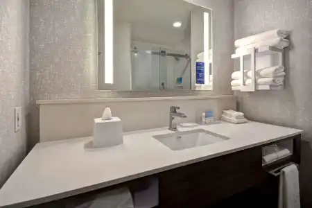 Hampton Inn & Suites Las Vegas Convention Center - No Resort Fee - 7