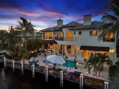 Luxury Home Villa D' Amore Southern Florida Paradise Sleeps 10 5 Bedroom Villa by RedAwning - 16