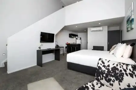 The Metrotel Motel - 40