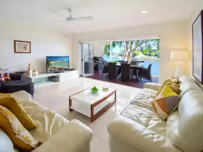 Noosa Entrance Waterfront Resort - 413