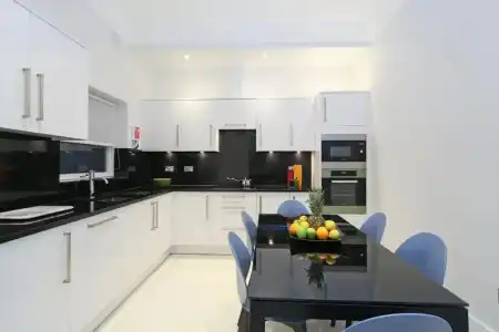 Queensgate Court - 131