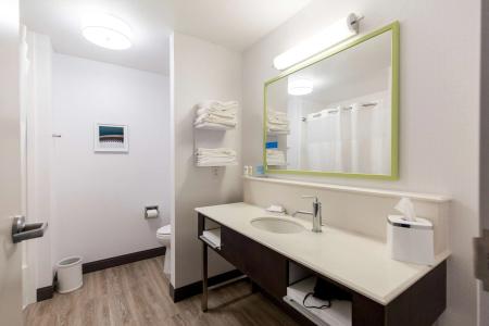 Hampton Inn Bismarck - 10