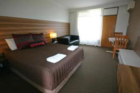 Red Cedars Motel - 53