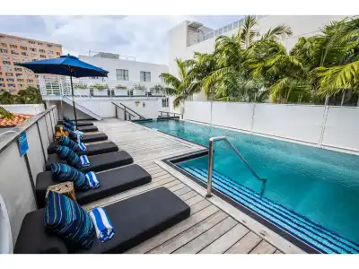 Posh South Beach Hostel - 22