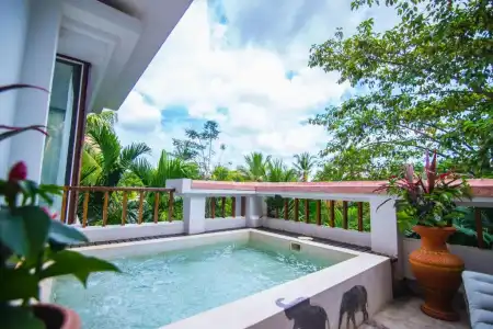 Mane Boutique & Spa - 59