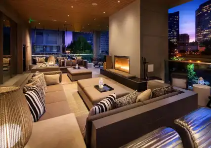 W Bellevue - 1