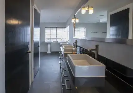 Posh South Beach Hostel - 29