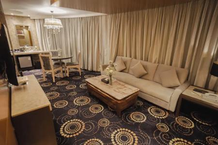 Peninsula Grand - 72