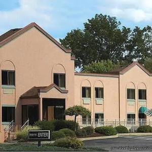 Best Budget Inn Sandusky - 4