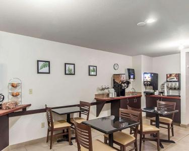 Rodeway Inn Airport - 10