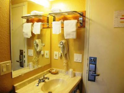 Merrill Field Inn - 22