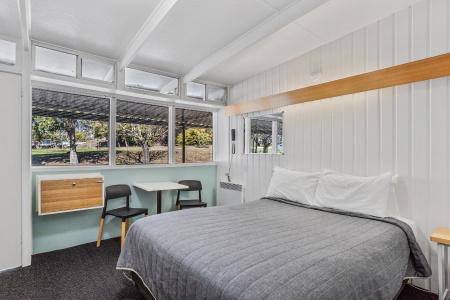 Riverfront Motel & Restaurant - 31