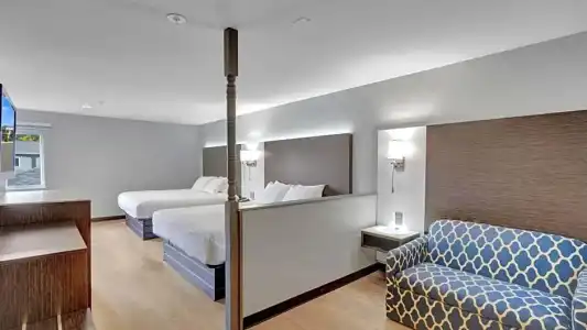 Days Inn & Suites by Wyndham Niagara Falls/Buffalo - 40