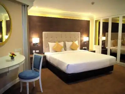 Kingston Suites - 39