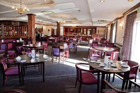 Holiday Inn Cardiff - North M4 - 9