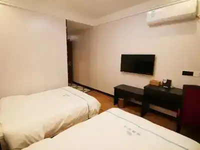 Longchen Holiday Inn (Shanghai Ruijin Hospital Yongjia Road Branch) - 3