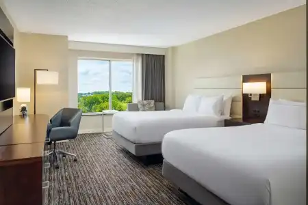 DoubleTree by Hilton Greensboro - 5