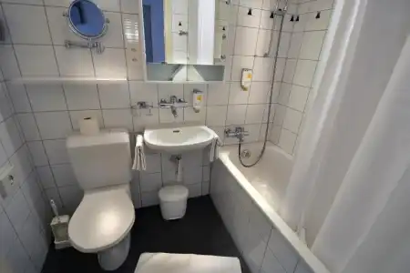 HOP Apartments & Suites - 78