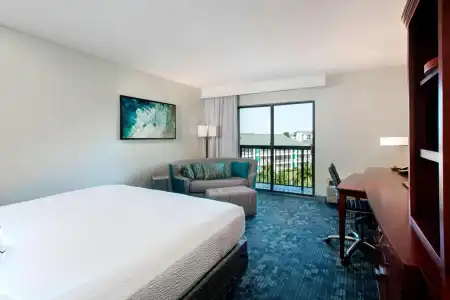 Courtyard by Marriott Myrtle Beach Barefoot Landing - 4