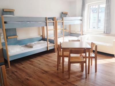 Blue Doors Hostel Ktv - 4