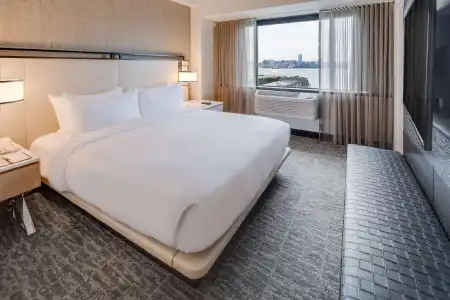 DoubleTree by Hilton & Suites Jersey City - 40