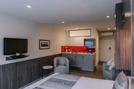 429 Apartments and Suites - 50
