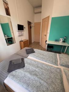 Omega Guesthouse Budapest - 38