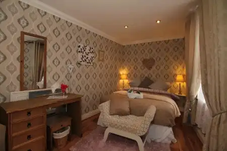 Donnybrook Hall - 29