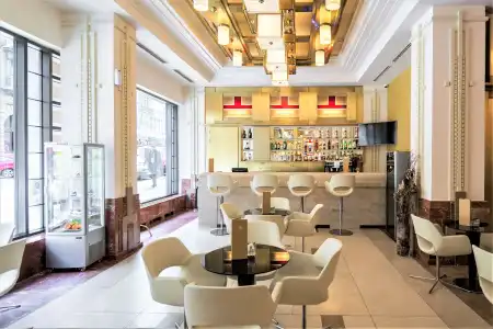 Majestic Plaza - 22