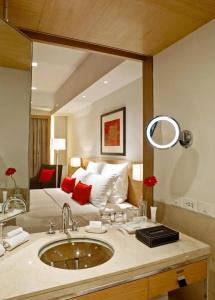 Trident, Nariman Point, Mumbai - 9