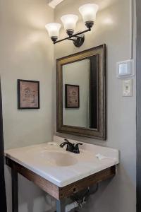 Gardner & Hostel - 84