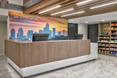 La Quinta Inn & Suites by Wyndham Dallas I-35 Walnut Hill Ln - 6