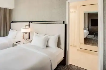 DoubleTree by Hilton & Suites Jersey City - 64