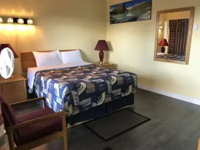 The Port-O-Call Inn & Suites - 1
