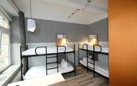 Singer109 & Hostel - 16