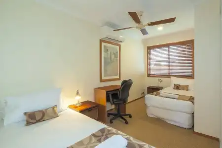 Noosa Entrance Waterfront Resort - 1