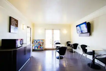 Motel 6 Austin, TX - Midtown - 9
