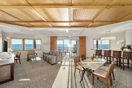 Pacific Terrace - 125